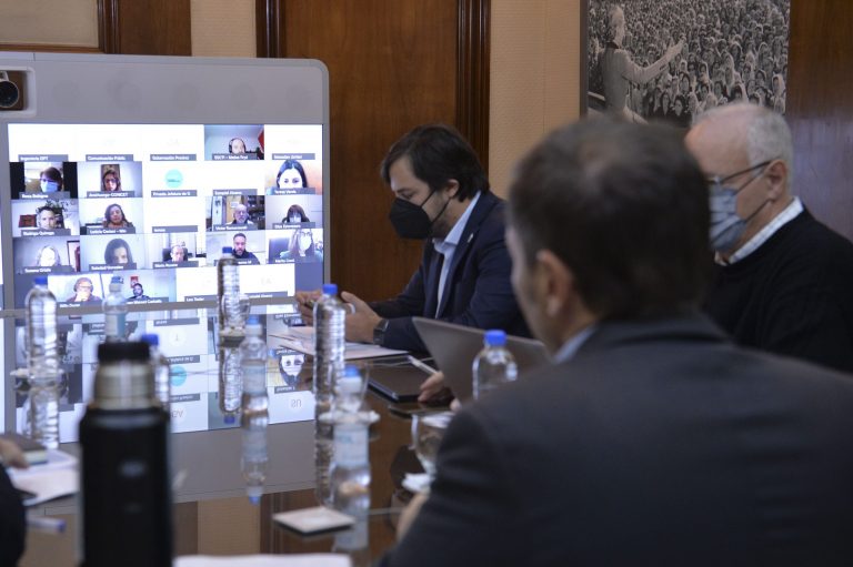Kicillof se reunió con el Comité de Expertos de la Provincia para analizar la situación de la pandemia