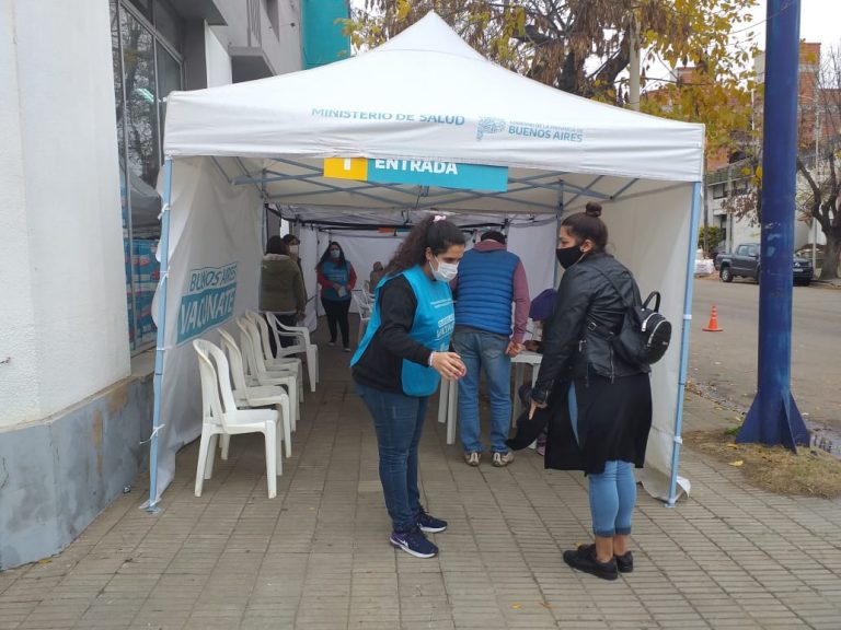 ‘Vacunate’ sigue a buen ritmo en las dos postas nuevejulienses