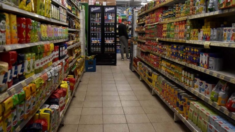 El Gobierno lanzará una canasta de 120 productos a precios congelados e impresos en cada uno