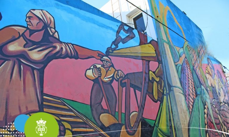 Restauración del mural “Casares Cuna del Girasol”