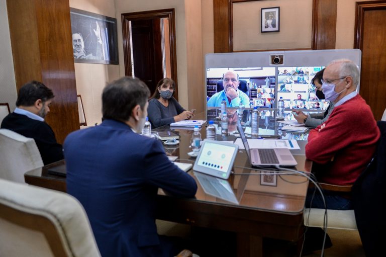 Kicillof se reunió con intendentes de toda la Provincia y hablaron sobre la crisis epidemiológica