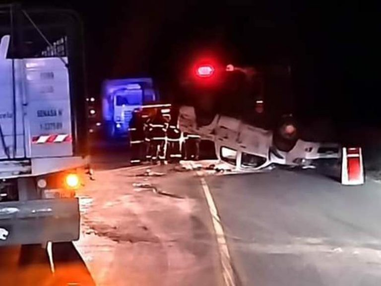 Un accidente vial protagonizaron un camión y un móvil de la Patrulla Rural casarense