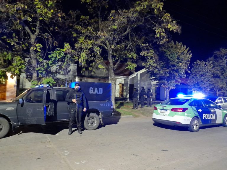 Ardua tarea policial en la madrugada ante incumplimiento a la veda nocturna y fiestas clandestinas