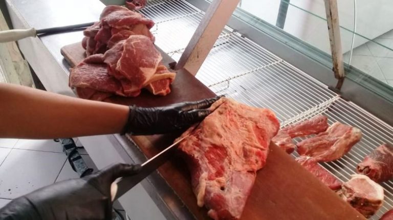 Podría faltar carne ya que hasta el miércoles sigue el cese de comercialización de hacienda
