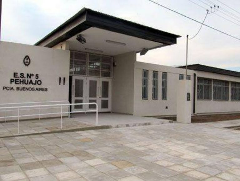 La escuela secundaria 5 de Pehuajó inicio una colecta de celulares para sus alumnos
