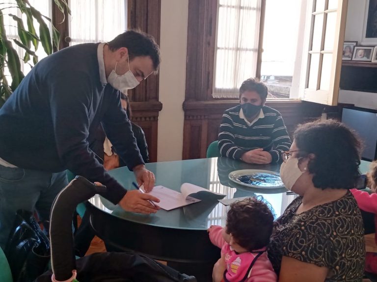 Mariano Barroso entregó un subsidio a El Hogar del Niño