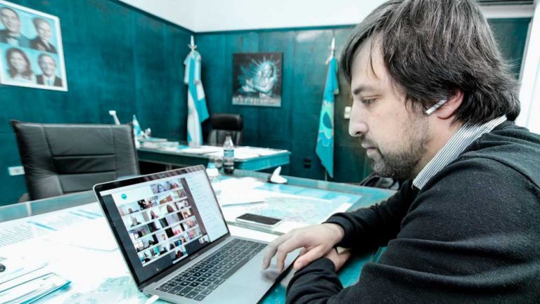 “Hoy tenemos casi 70.000 argentinos muertos y más del 80% de la población sin vacunar”