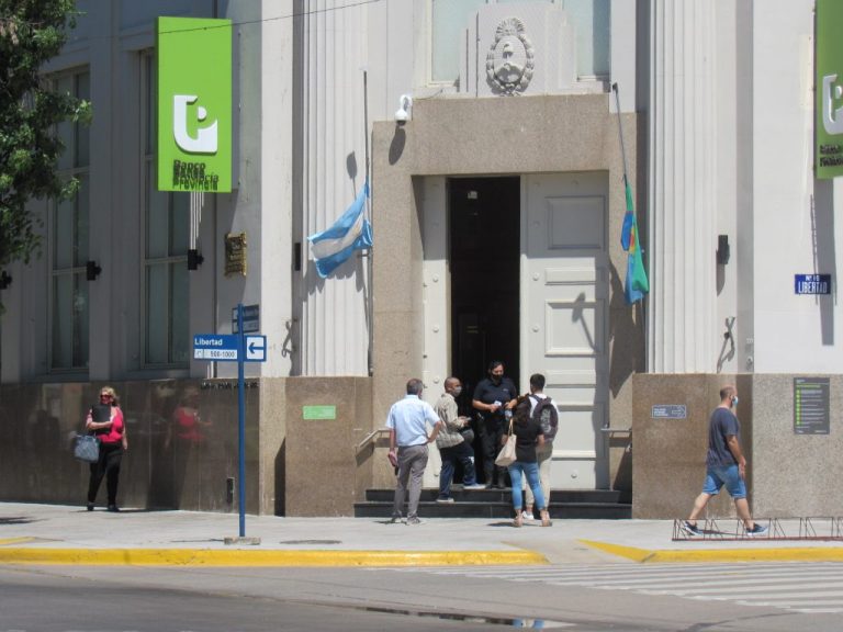 Desde el lunes 15 los bancos podrán atender sin turno