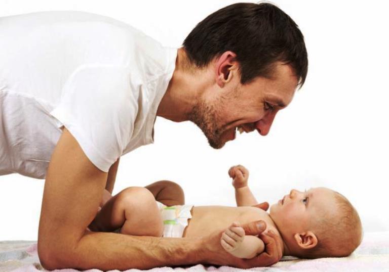 Piden ampliar la licencia por paternidad a 30 días