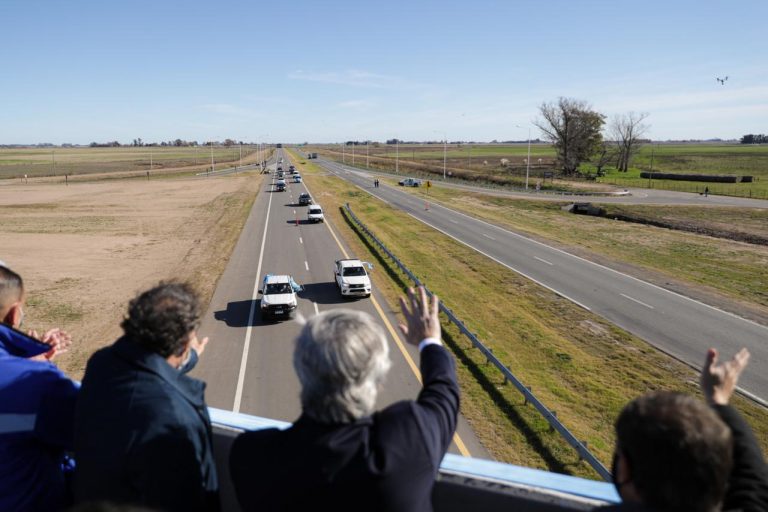 Fernández y Kicillof inauguraron un tramo de autopista en la ruta 7
