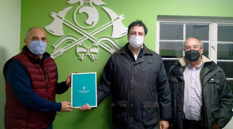 Mariano Barroso entregó un subsidio a Bomberos Voluntarios