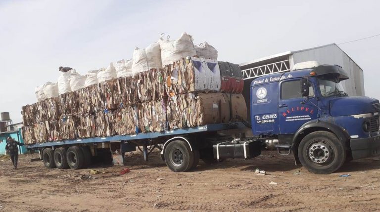 Más cartón y papel para reciclar