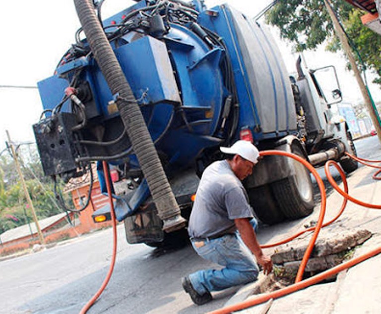 ABSA programa drenajes en la red de agua en Nueve de Julio