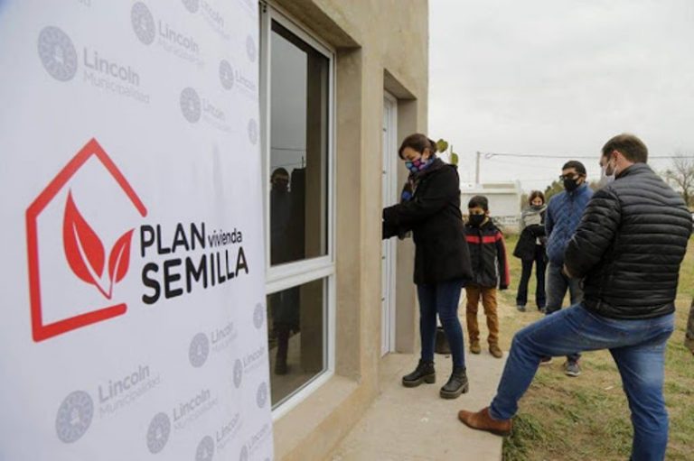 En Lincoln una familia llegó a su vivienda propia a través del Plan Semilla