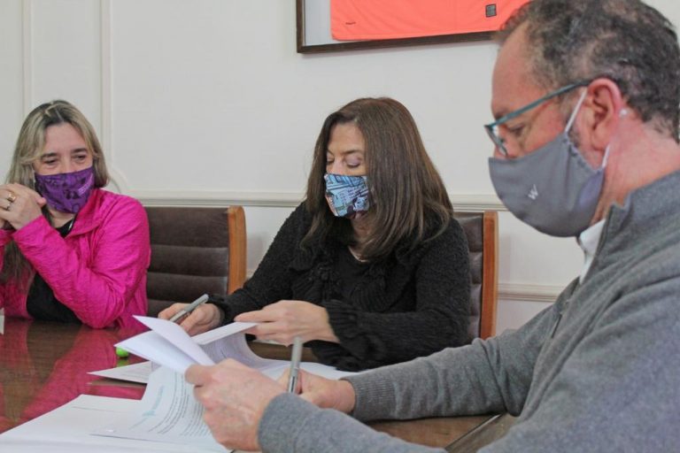 Carlos Casares adhirió al programa comunidades sin violencia