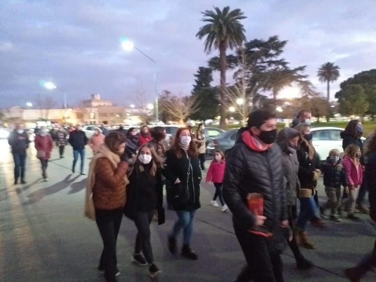 ‘La Educación es Esencial’ es la consigna de #padresorganizados nuevejulienses