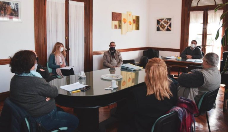 El Club de Leones pidió ayuda al Intendente para proteger un paseo público que cuida la institución