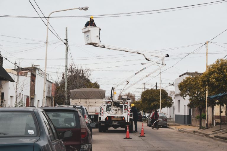 Semanalmente se observan más calles con luces led