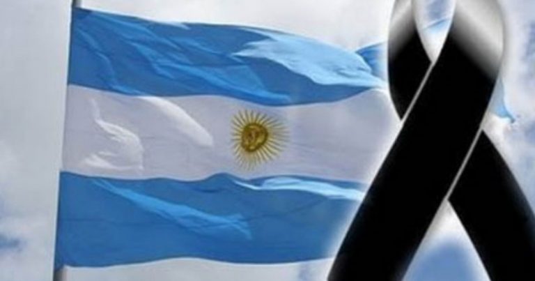 Por los muertos de Covid-19 cinco días de Duelo Nacional