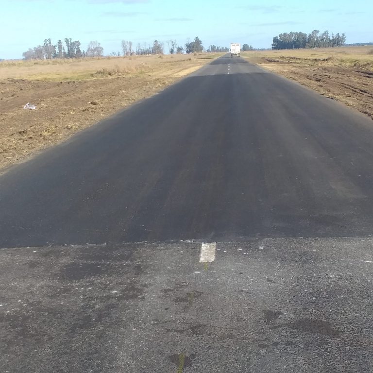 Comenzó a repararse la Ruta 50 entre El Triunfo y límite con Carlos Casares