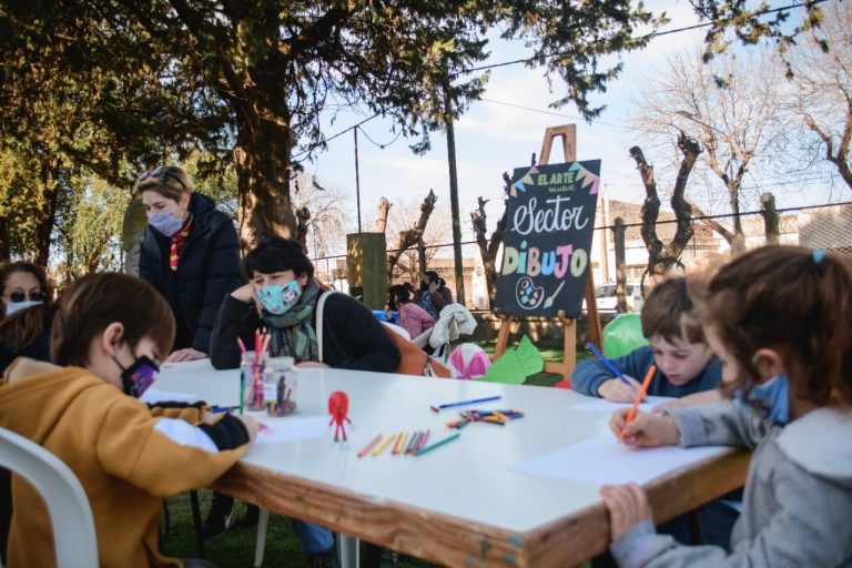 Con números artísticos Carlos Casares celebró el Día de la Infancia