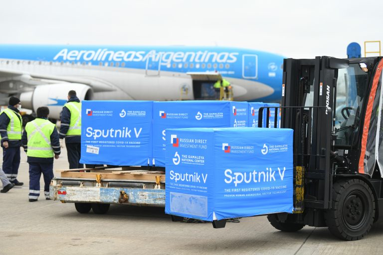 Argentina superó las 43 millones de vacunas: Arribaron esta tarde 400 mil dosis del componente 2 de Sputnik V