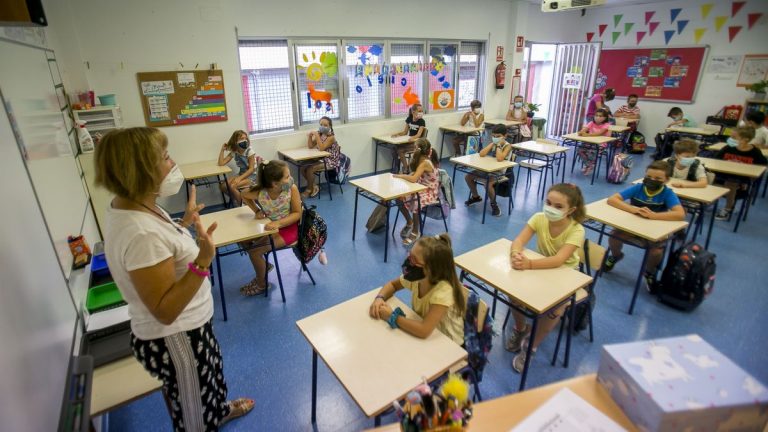 Piden que el aula completa sea la burbuja para que los chicos vayan todos los días a la escuela