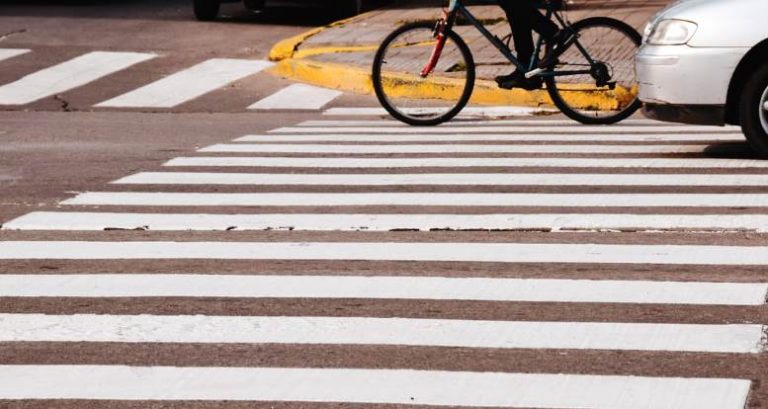 Se señalan las calles para ordenar el tránsito