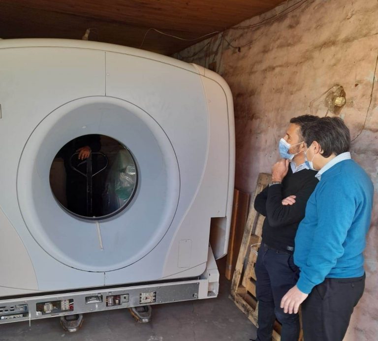 El tomógrafo que arribó al Hospital Interzonal Julio de Vedia está en depósito