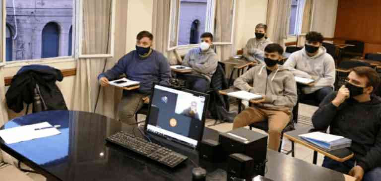 La Provincia avanza con los protocolos para ampliar la presencialidad cuidada en el nivel superior