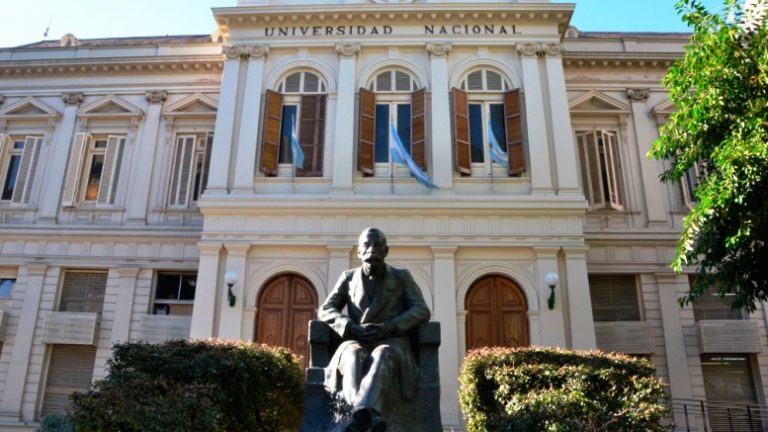 La Universidad Nacional de La Plata exigirá estar vacunado para entrar a las aulas
