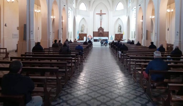 Invocando a Nuestra Señora del Rosario de San Nicolás oraron los ‘Madrugadores del 9’