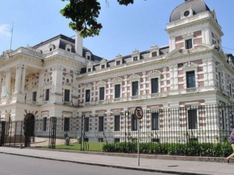 Acuerdo para una deuda sostenible: más recursos para cuidar la salud, la educación y el trabajo