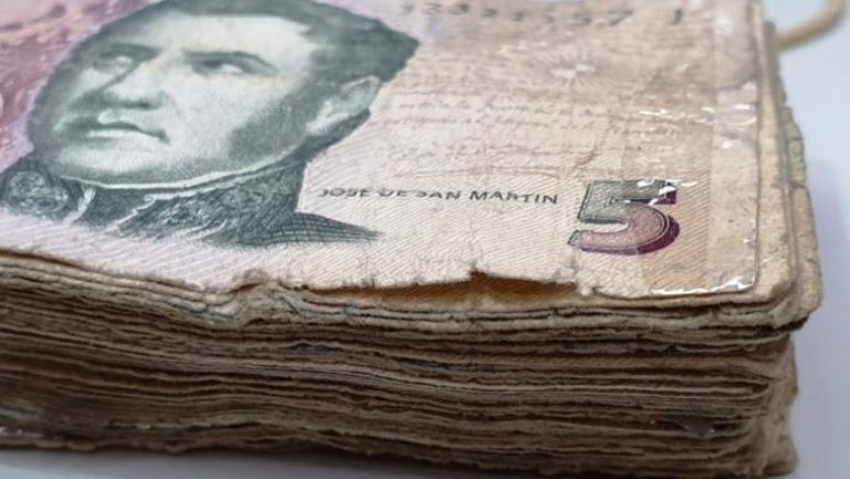 Nuevo plazo para canjear los billetes de $5 en el banco