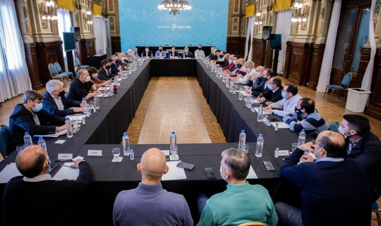 Kicillof encabezó una nueva reunión con intendentes e intendentas