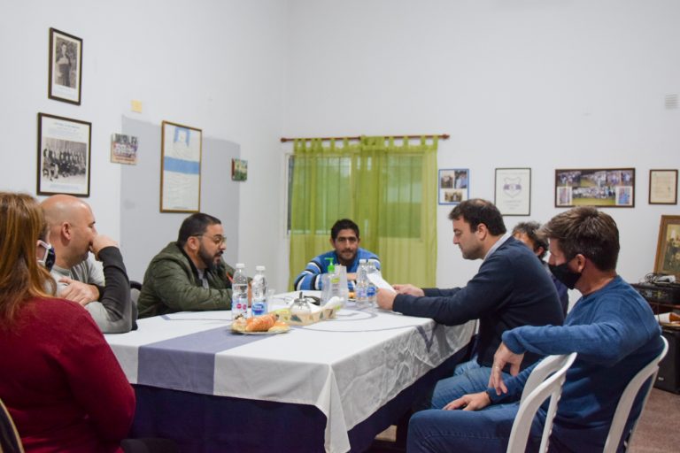 Mariano Barroso visitó la sede del Club Libertad
