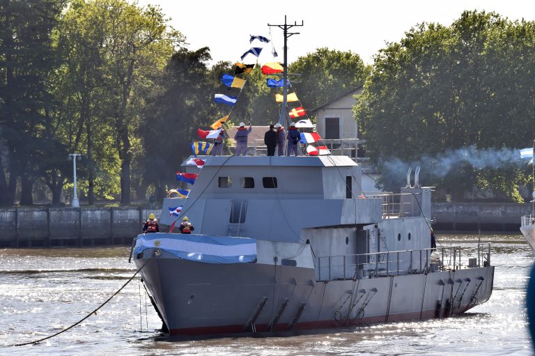 En el Astilleros Río Santiago se botó una embarcación para cadetes de la Armada Argentina