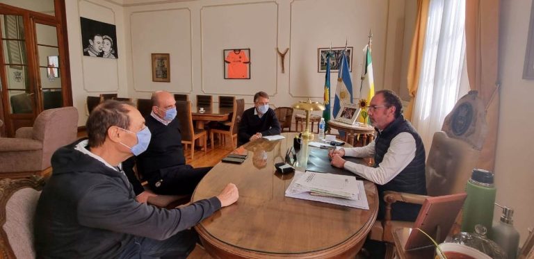 Los municipales de Carlos Casares tienen un aumento salarial del 5% más un Bono de $ 7.000
