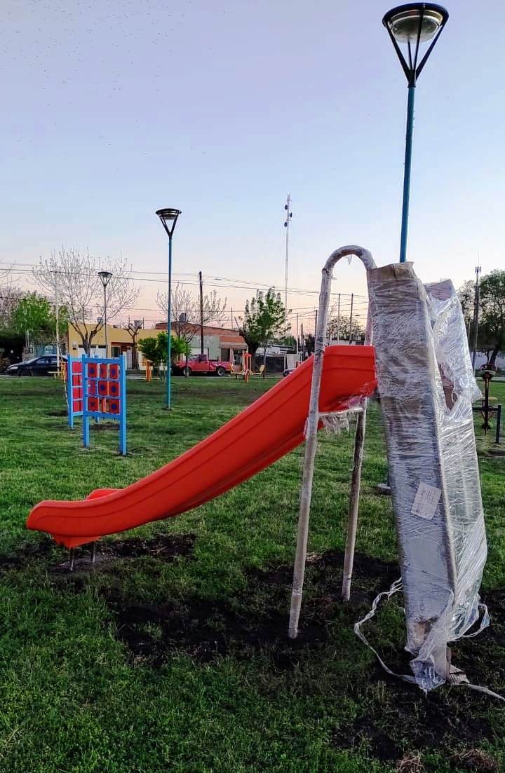 Más juegos en la plazoleta que impulsa el Club de Leones
