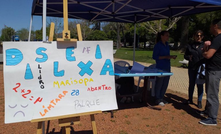 La plaza fue el escenario natural para la toma de conciencia sobre la dislexia