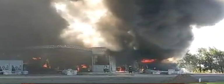 Un incendio de proporciones tiene por epicentro una empresa láctea líder