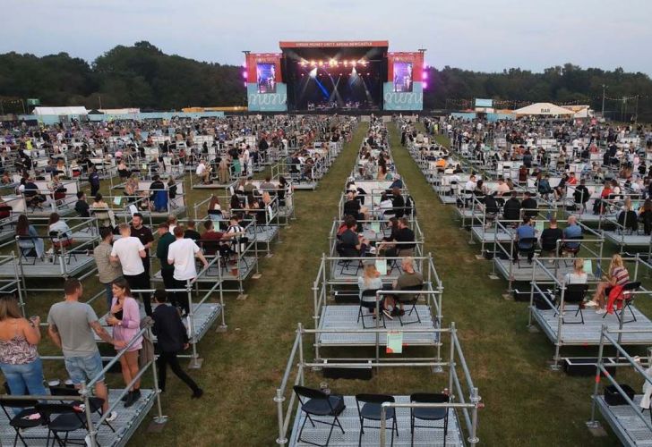 Se exigen las dos dosis para participar en eventos masivos al aire libre