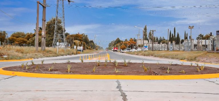 Finalizó la obra y quedó habilitada al tránsito la rotonda de Avdas Urquiza y Agustín Alvarez