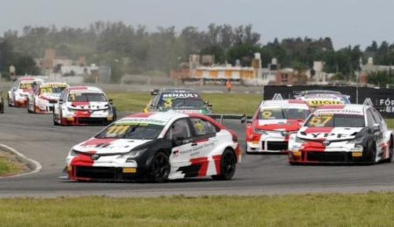 Facundo Llaver ganó la anteúltima carrera del Súper TC 2000 en Alta Gracia