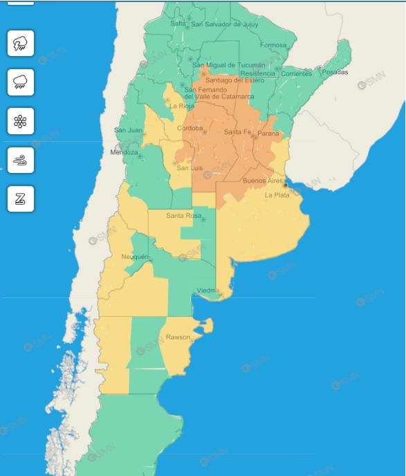Fuerte viento voló un techo, derribó postes y se cayeron plantas