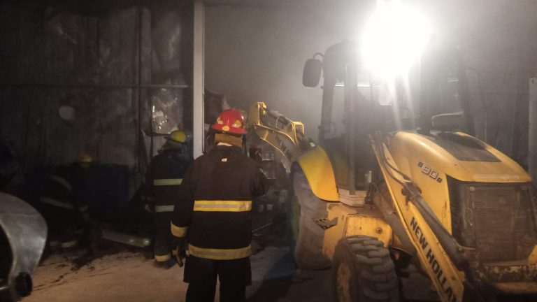 Doce horas para combatir al incendio más dantesco de la historia de Bomberos y la ciudad