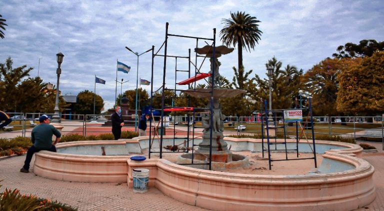 Avanza la restauración de la fuente de Plaza Belgrano