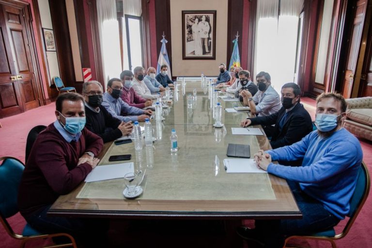 Jefes Comunales del FdT y de Juntos ven bien la re-reelección 2023