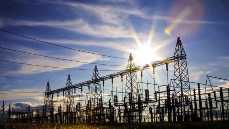 El Gobierno congeló el precio mayorista de la luz hasta fines de abril