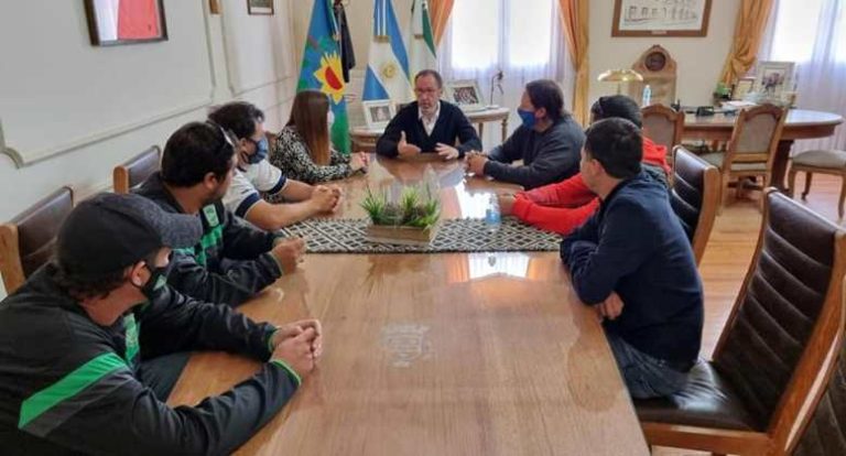 El intendente Walter Torchio entregó subsidios en Carlos Casares